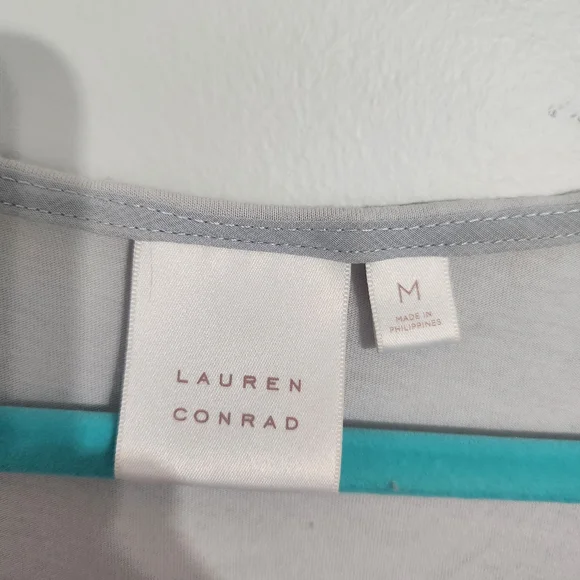 LC Lauren Conrad Gray Blouse with Red Floral Pattern, size M - Picture 3 of 8